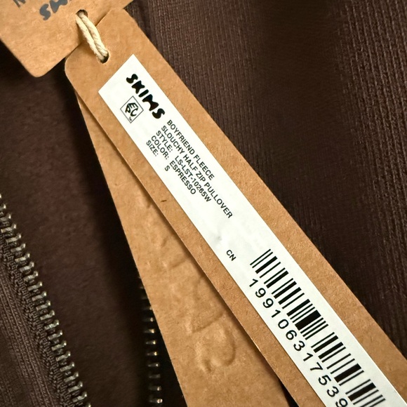 SKIMS Boyfriend Fleece Half Zip Pullover - Espresso - Picture 6 of 8